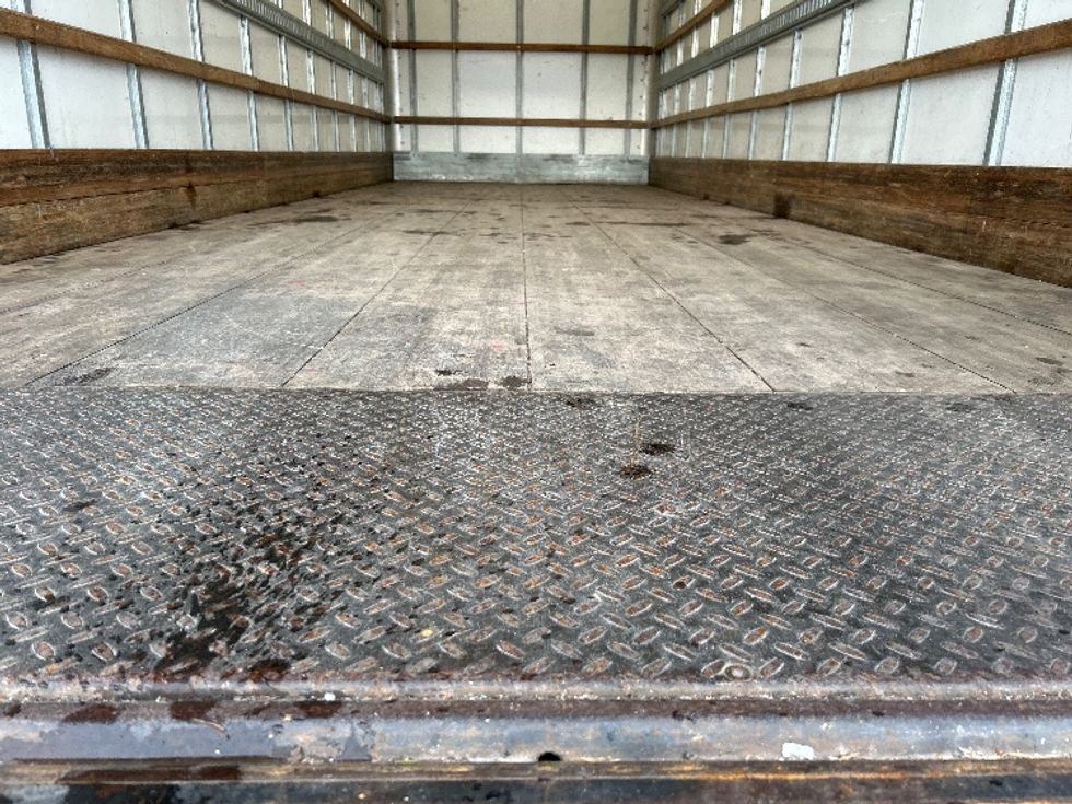 Medium Duty Box Truck-Light and Medium Duty Trucks-International-2019-4300-Burnaby-BC-150,181\n\t\tkm-$ 69,500 - Image 9