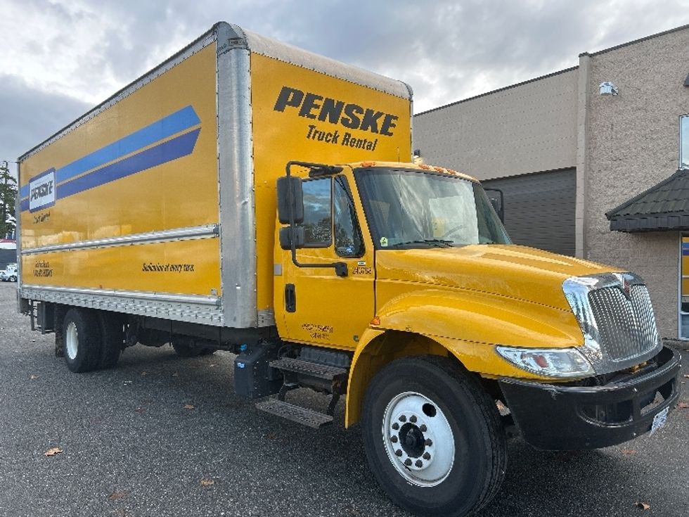 Medium Duty Box Truck-Light and Medium Duty Trucks-International-2019-4300-Burnaby-BC-156,282\n\t\tkm-$ 68,250 - Image 1