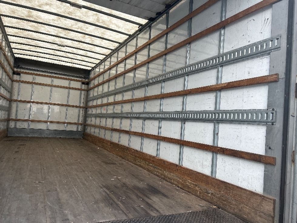 Medium Duty Box Truck-Light and Medium Duty Trucks-International-2019-4300-Burnaby-BC-156,282\n\t\tkm-$ 68,250 - Image 13