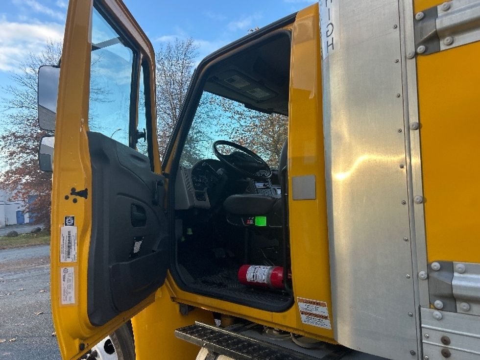 Medium Duty Box Truck-Light and Medium Duty Trucks-International-2019-4300-Burnaby-BC-156,282\n\t\tkm-$ 68,250 - Image 16