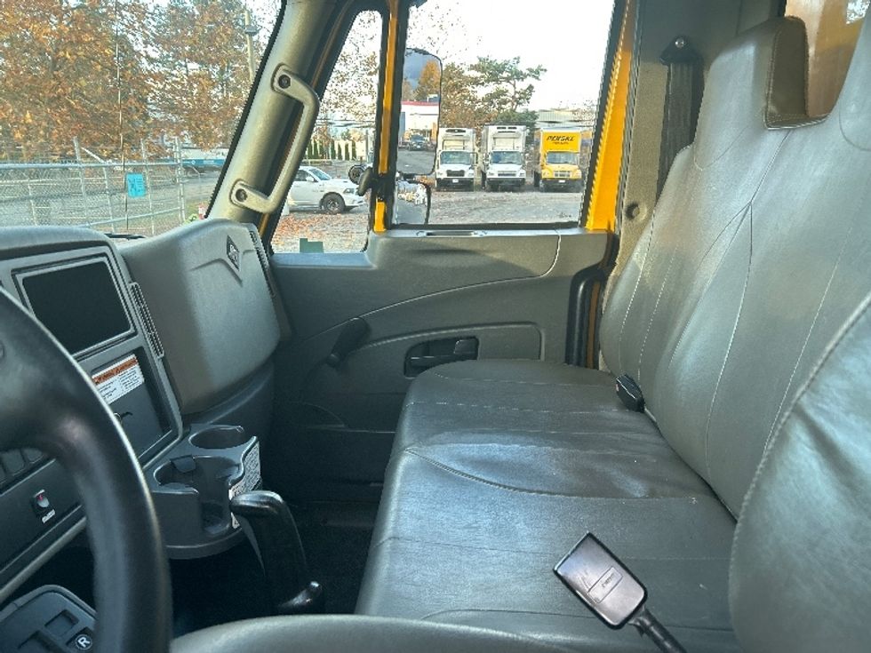 Medium Duty Box Truck-Light and Medium Duty Trucks-International-2019-4300-Burnaby-BC-156,282\n\t\tkm-$ 68,250 - Image 19