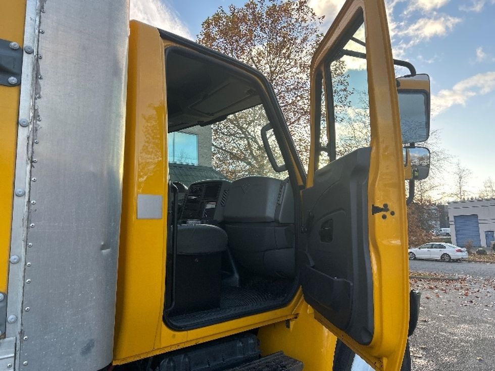 Medium Duty Box Truck-Light and Medium Duty Trucks-International-2019-4300-Burnaby-BC-156,282\n\t\tkm-$ 68,250 - Image 20