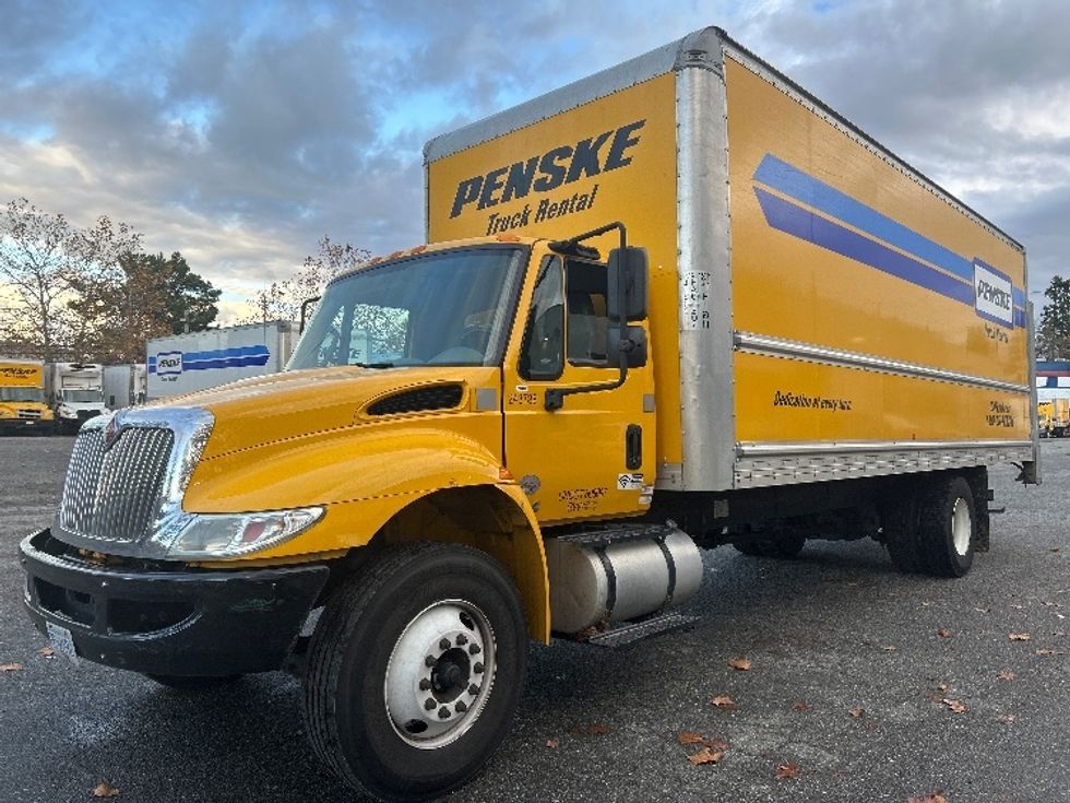 Medium Duty Box Truck-Light and Medium Duty Trucks-International-2019-4300-Burnaby-BC-156,282\n\t\tkm-$ 68,250 - Image 3
