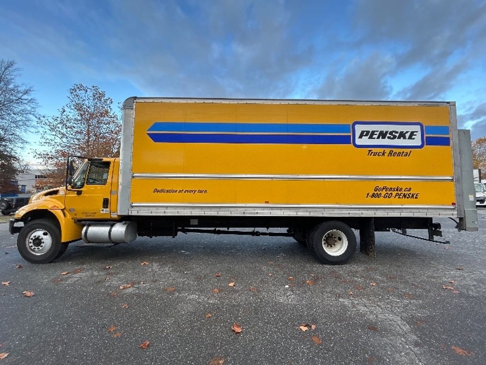 Medium Duty Box Truck-Light and Medium Duty Trucks-International-2019-4300-Burnaby-BC-156,282\n\t\tkm-$ 68,250 - Image 4