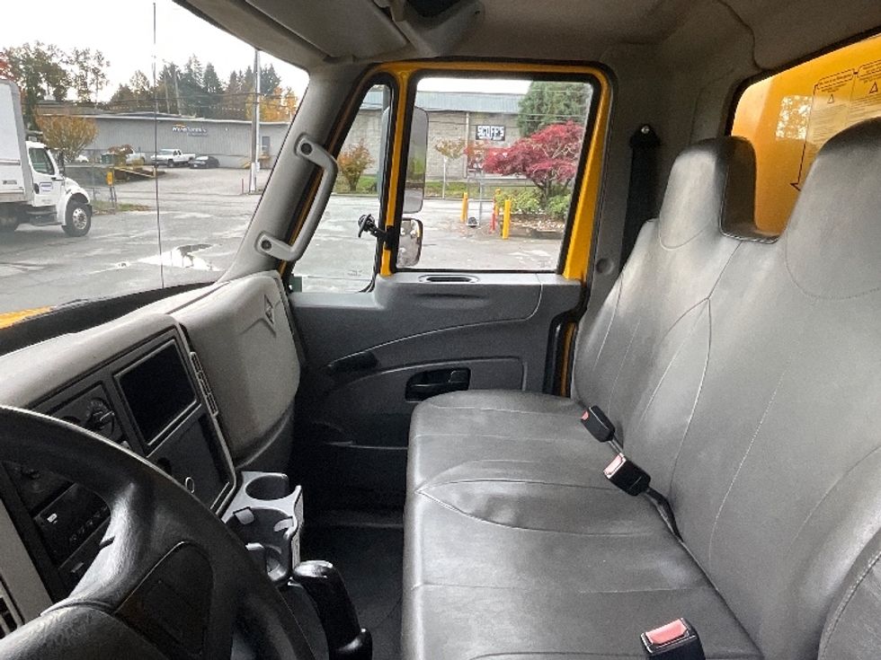 Medium Duty Box Truck-Light and Medium Duty Trucks-International-2019-4300-Burnaby-BC-189,163\n\t\tkm-$ 65,000 - Image 19