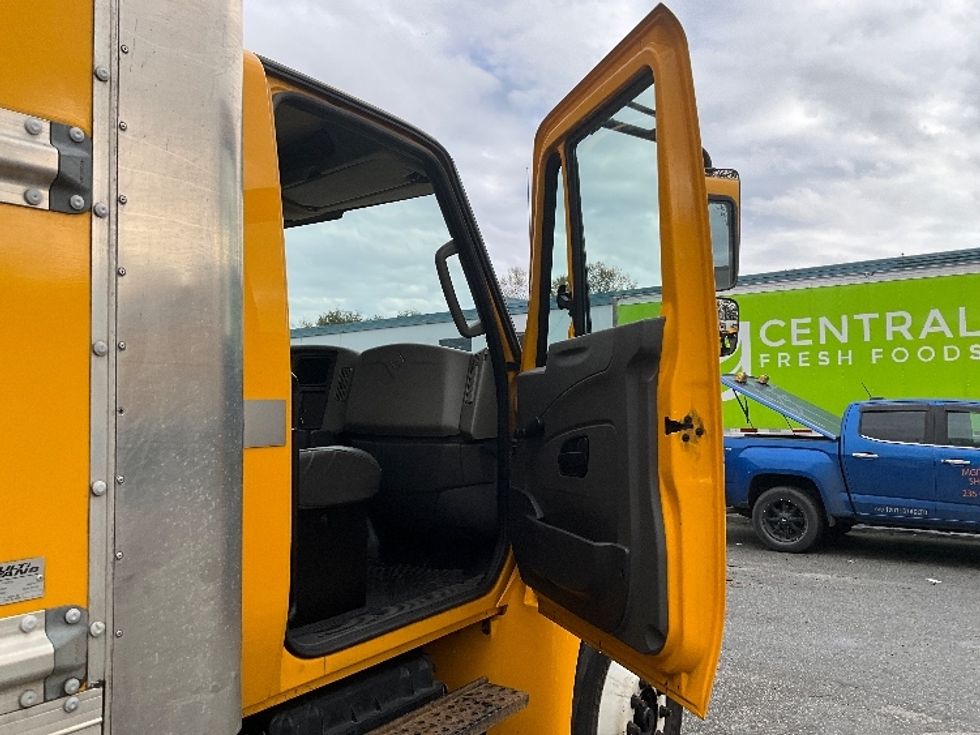Medium Duty Box Truck-Light and Medium Duty Trucks-International-2019-4300-Burnaby-BC-189,163\n\t\tkm-$ 65,000 - Image 20