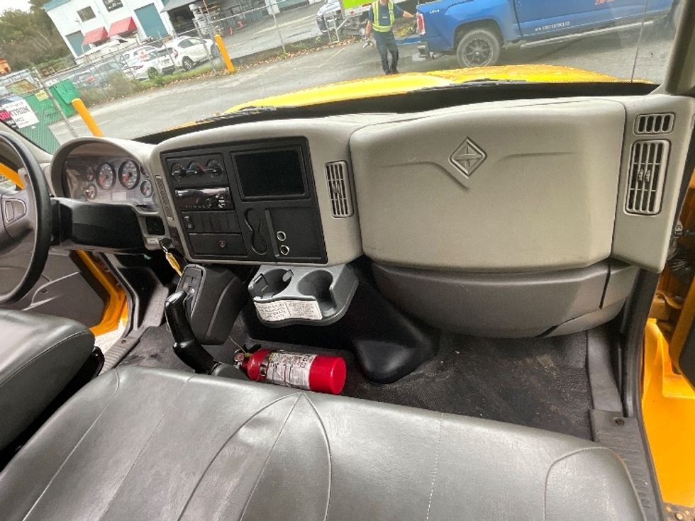 Medium Duty Box Truck-Light and Medium Duty Trucks-International-2019-4300-Burnaby-BC-189,163\n\t\tkm-$ 65,000 - Image 21