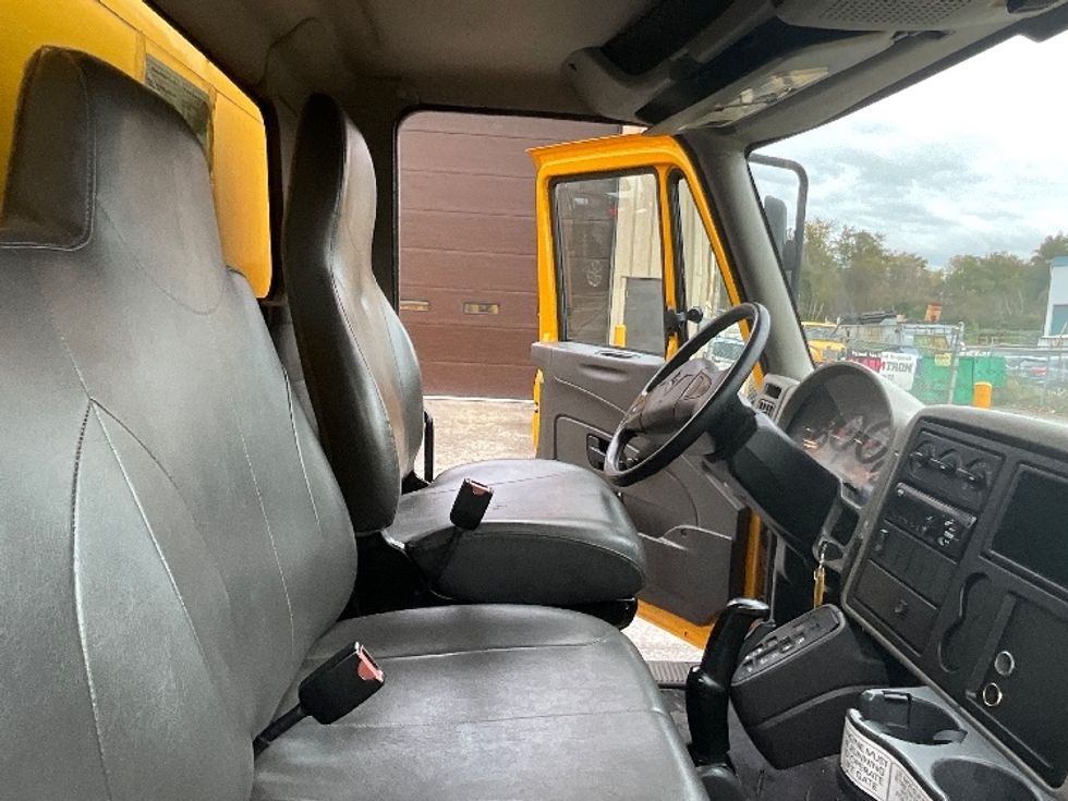 Medium Duty Box Truck-Light and Medium Duty Trucks-International-2019-4300-Burnaby-BC-189,163\n\t\tkm-$ 65,000 - Image 22