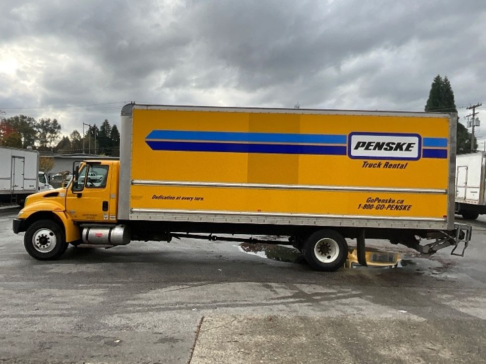 Medium Duty Box Truck-Light and Medium Duty Trucks-International-2019-4300-Burnaby-BC-189,163\n\t\tkm-$ 65,000 - Image 4