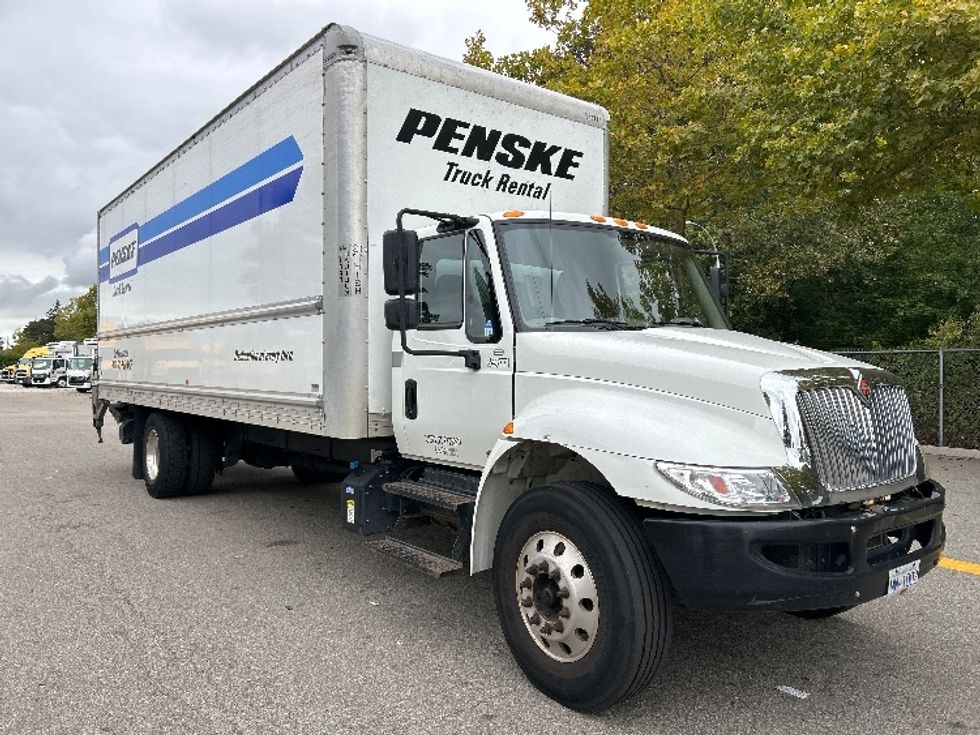 Medium Duty Box Truck-Light and Medium Duty Trucks-International-2019-4300-Burnaby-BC-198,540\n\t\tkm-$ 66,750 - Image 1