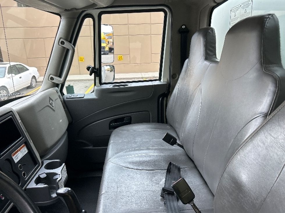 Medium Duty Box Truck-Light and Medium Duty Trucks-International-2019-4300-Burnaby-BC-198,540\n\t\tkm-$ 66,750 - Image 19
