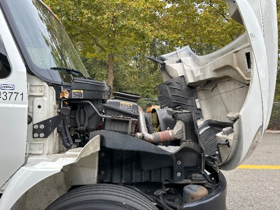 Medium Duty Box Truck-Light and Medium Duty Trucks-International-2019-4300-Burnaby-BC-198,540\n\t\tkm-$ 66,750 - Image 23