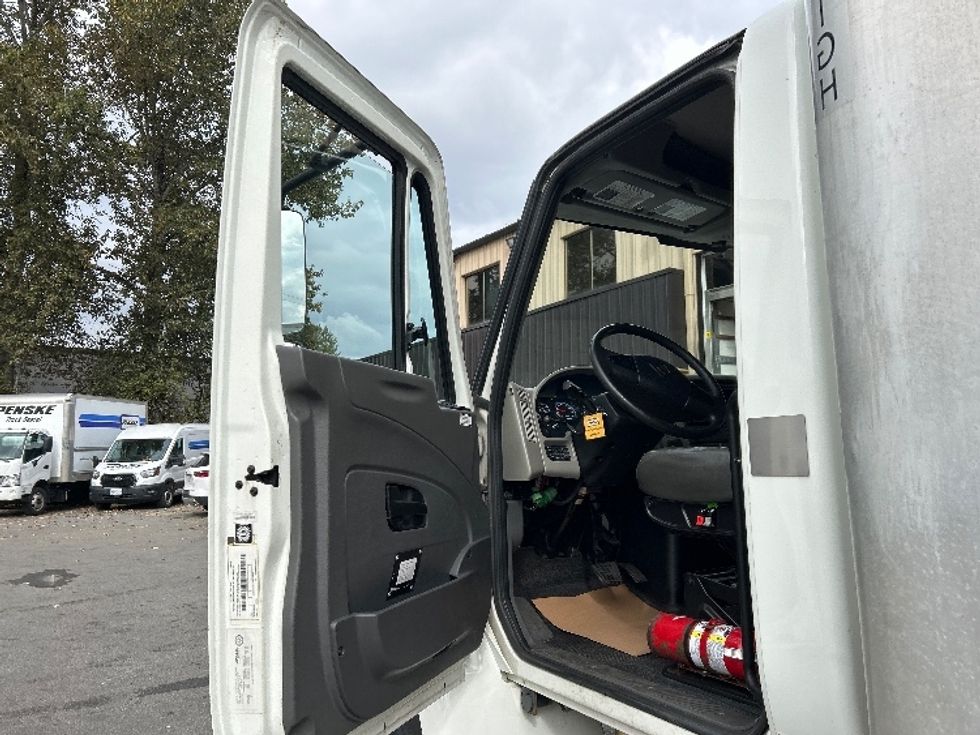 Medium Duty Box Truck-Light and Medium Duty Trucks-International-2019-4300-Burnaby-BC-205,189\n\t\tkm-$ 66,000 - Image 16