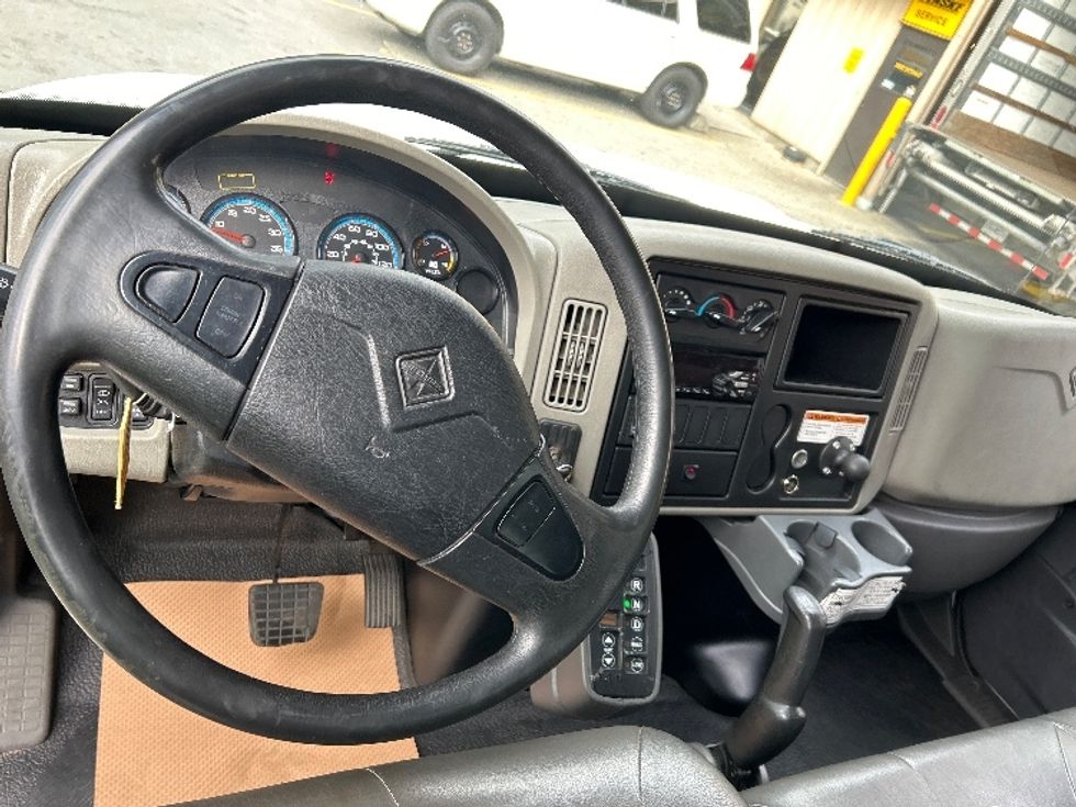 Medium Duty Box Truck-Light and Medium Duty Trucks-International-2019-4300-Burnaby-BC-205,189\n\t\tkm-$ 66,000 - Image 18
