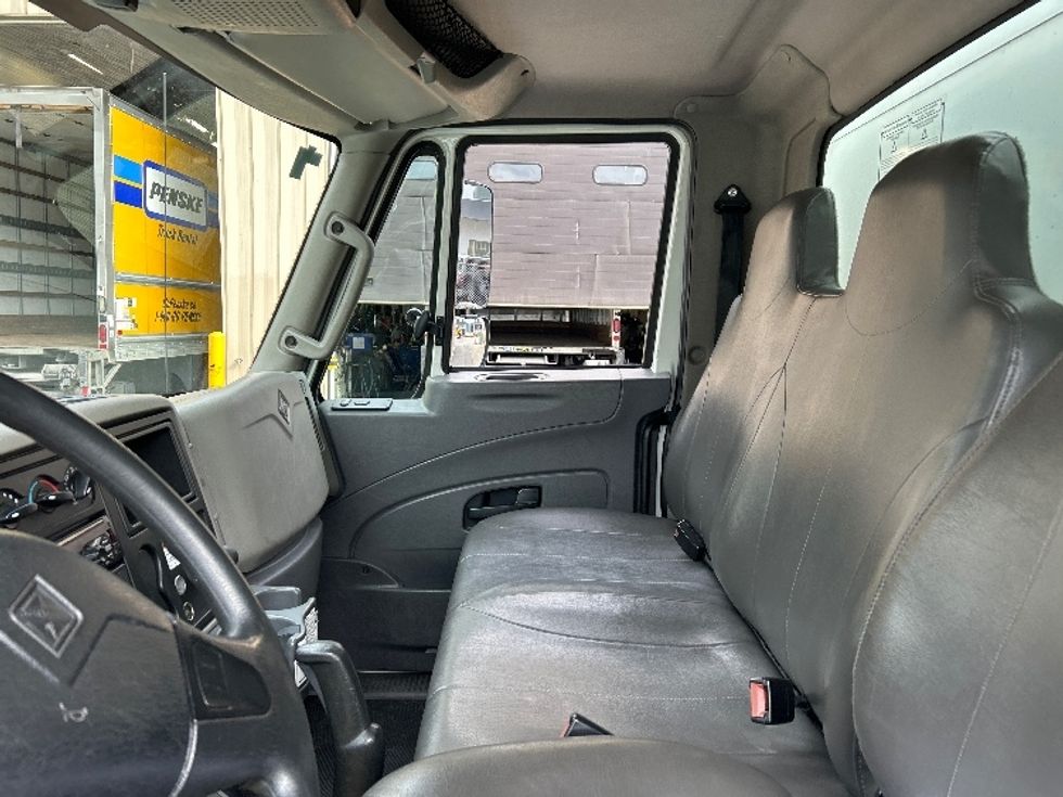 Medium Duty Box Truck-Light and Medium Duty Trucks-International-2019-4300-Burnaby-BC-205,189\n\t\tkm-$ 66,000 - Image 19