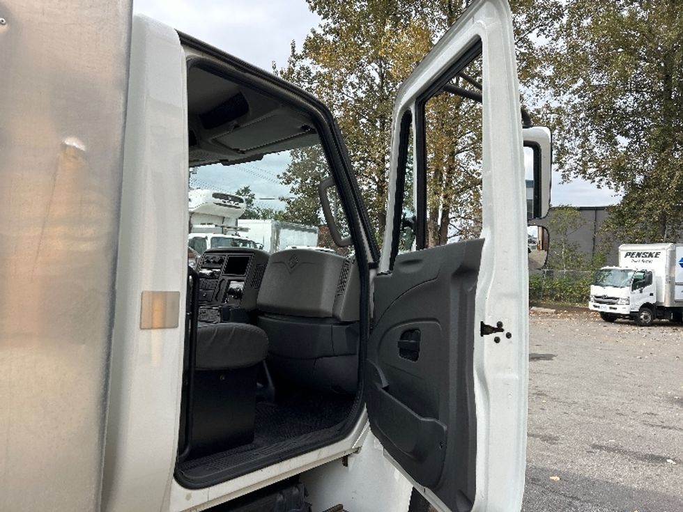 Medium Duty Box Truck-Light and Medium Duty Trucks-International-2019-4300-Burnaby-BC-205,189\n\t\tkm-$ 66,000 - Image 20