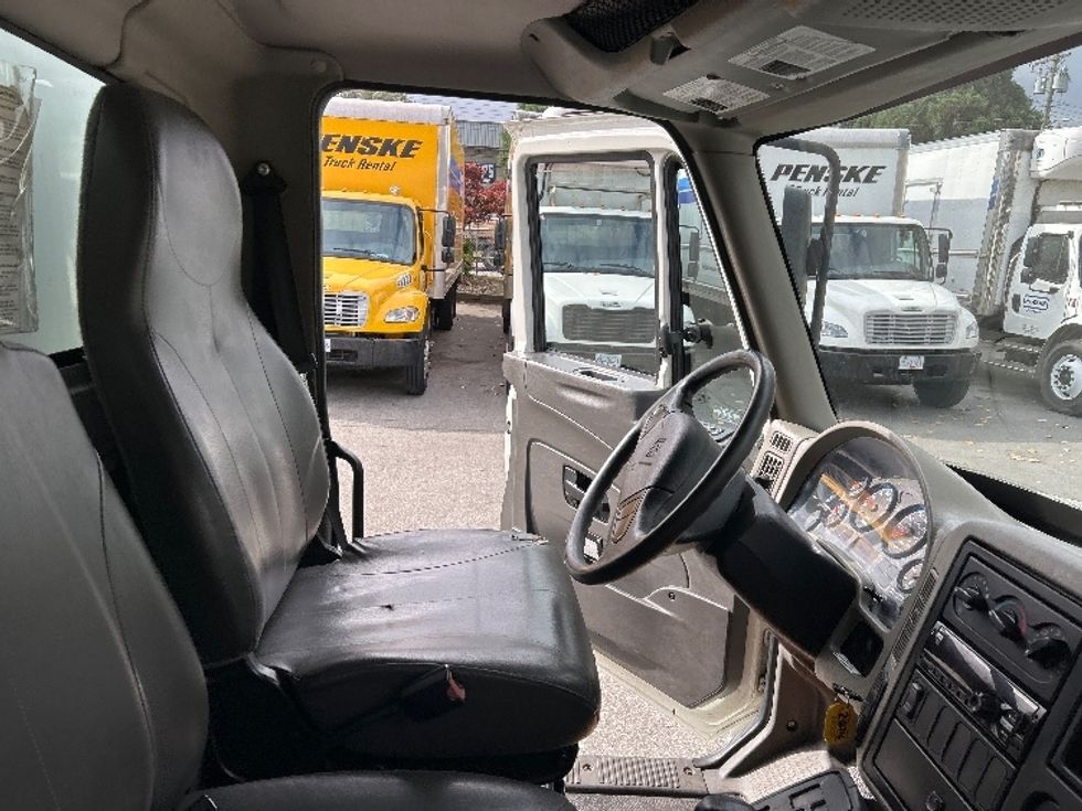 Medium Duty Box Truck-Light and Medium Duty Trucks-International-2019-4300-Burnaby-BC-205,189\n\t\tkm-$ 66,000 - Image 22