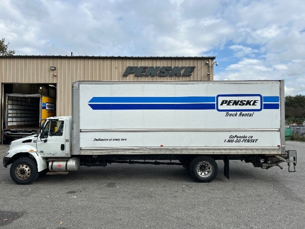 Medium Duty Box Truck-Light and Medium Duty Trucks-International-2019-4300-Burnaby-BC-205,189\n\t\tkm-$ 66,000 - Image 4