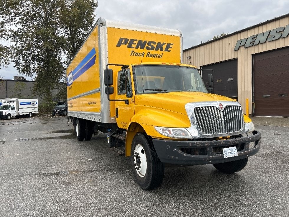 Medium Duty Box Truck-Light and Medium Duty Trucks-International-2019-4300-Burnaby-BC-217,189\n\t\tkm-$ 64,500 - Image 1