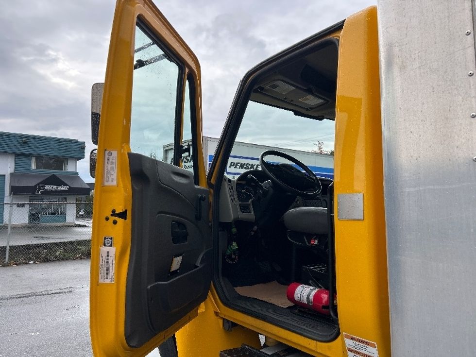 Medium Duty Box Truck-Light and Medium Duty Trucks-International-2019-4300-Burnaby-BC-217,189\n\t\tkm-$ 64,500 - Image 16