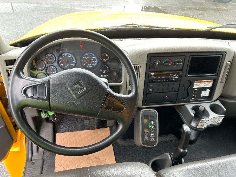 Medium Duty Box Truck-Light and Medium Duty Trucks-International-2019-4300-Burnaby-BC-217,189\n\t\tkm-$ 64,500 - Image 18