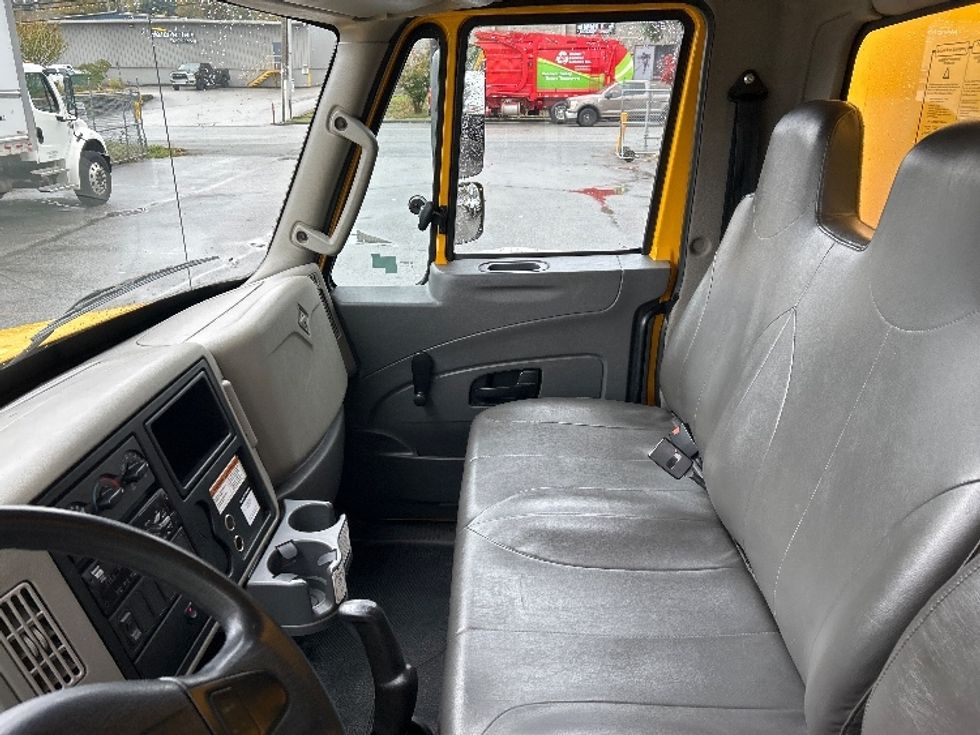 Medium Duty Box Truck-Light and Medium Duty Trucks-International-2019-4300-Burnaby-BC-217,189\n\t\tkm-$ 64,500 - Image 19