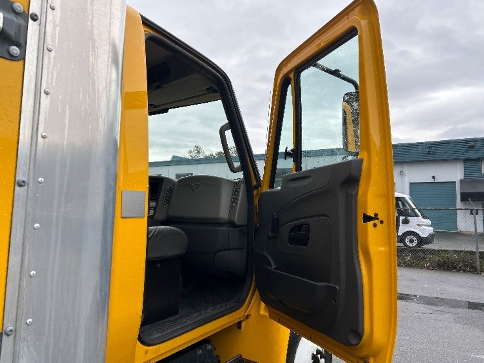 Medium Duty Box Truck-Light and Medium Duty Trucks-International-2019-4300-Burnaby-BC-217,189\n\t\tkm-$ 64,500 - Image 20
