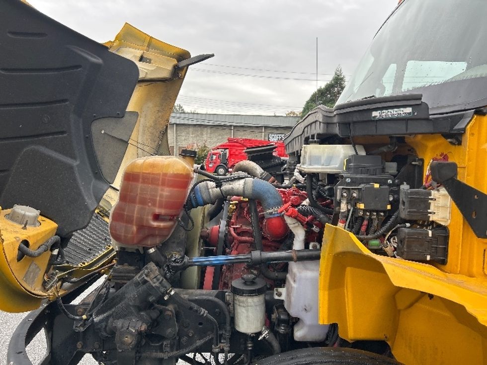 Medium Duty Box Truck-Light and Medium Duty Trucks-International-2019-4300-Burnaby-BC-217,189\n\t\tkm-$ 64,500 - Image 21