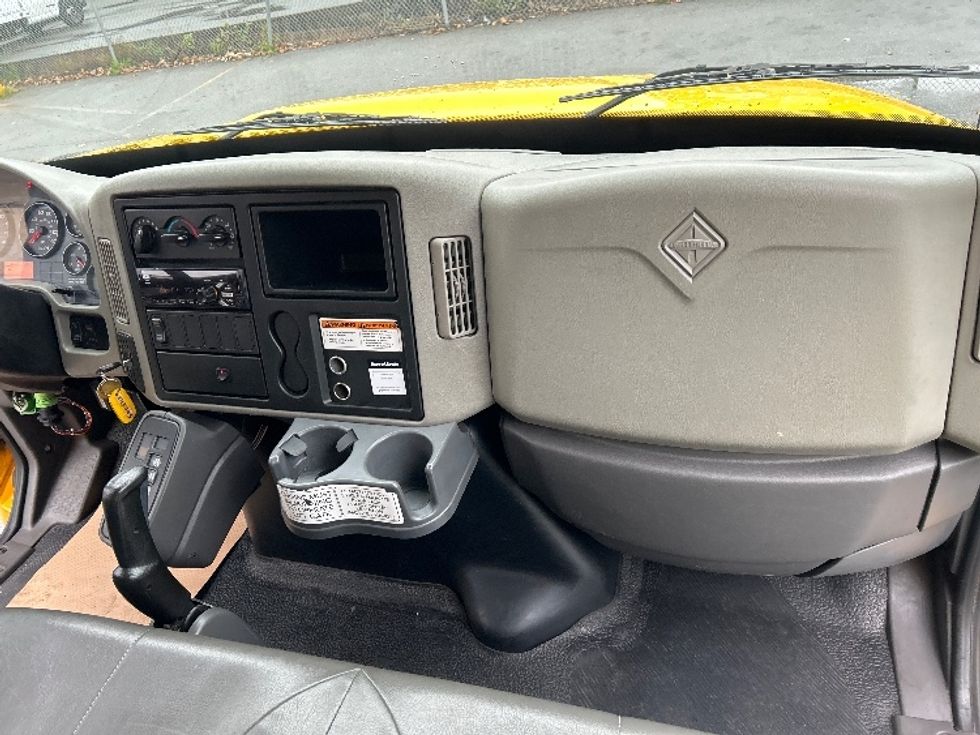 Medium Duty Box Truck-Light and Medium Duty Trucks-International-2019-4300-Burnaby-BC-217,189\n\t\tkm-$ 64,500 - Image 22