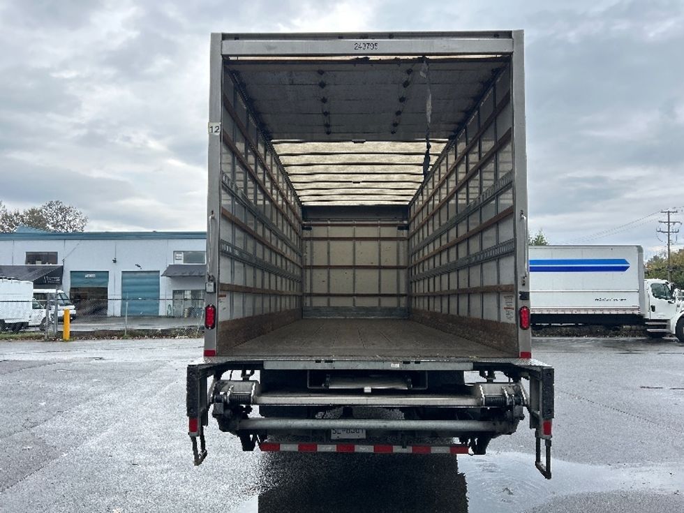 Medium Duty Box Truck-Light and Medium Duty Trucks-International-2019-4300-Burnaby-BC-217,189\n\t\tkm-$ 64,500 - Image 8