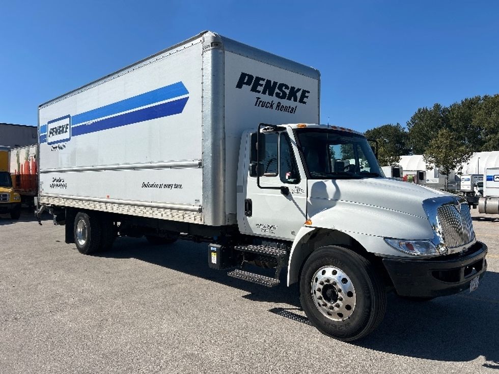 Medium Duty Box Truck-Light and Medium Duty Trucks-International-2019-4300-Burnaby-BC-226,304\n\t\tkm-$ 63,750 - Image 1
