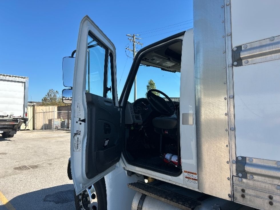 Medium Duty Box Truck-Light and Medium Duty Trucks-International-2019-4300-Burnaby-BC-226,304\n\t\tkm-$ 63,750 - Image 16