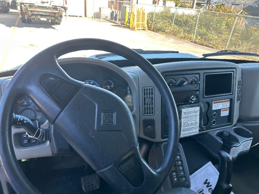 Medium Duty Box Truck-Light and Medium Duty Trucks-International-2019-4300-Burnaby-BC-226,304\n\t\tkm-$ 63,750 - Image 17