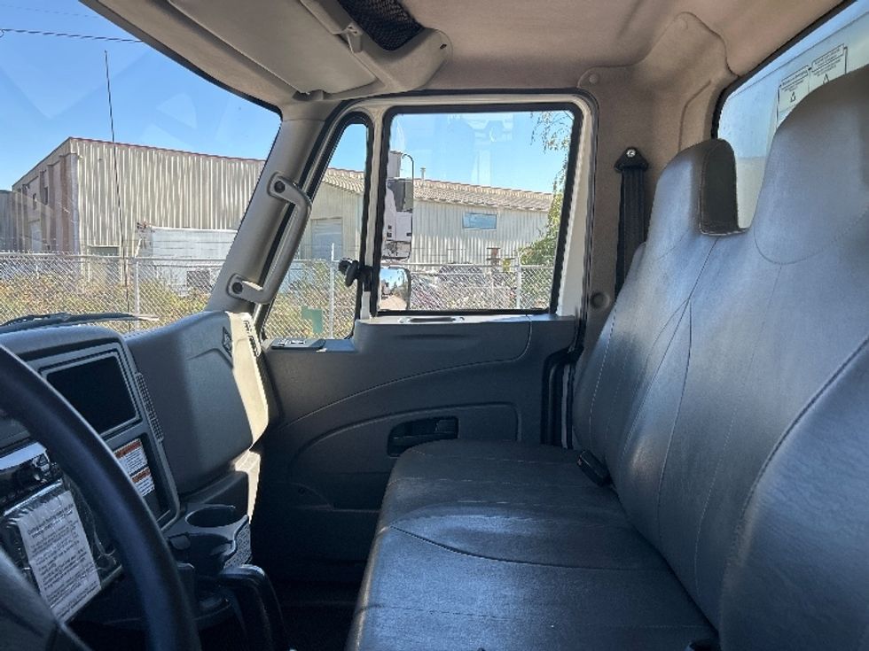 Medium Duty Box Truck-Light and Medium Duty Trucks-International-2019-4300-Burnaby-BC-226,304\n\t\tkm-$ 63,750 - Image 19
