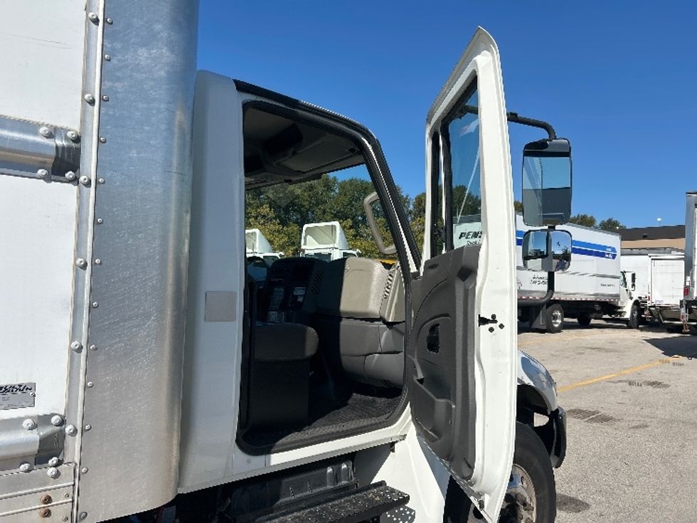 Medium Duty Box Truck-Light and Medium Duty Trucks-International-2019-4300-Burnaby-BC-226,304\n\t\tkm-$ 63,750 - Image 20