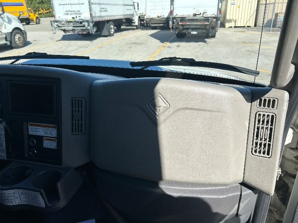 Medium Duty Box Truck-Light and Medium Duty Trucks-International-2019-4300-Burnaby-BC-226,304\n\t\tkm-$ 63,750 - Image 21