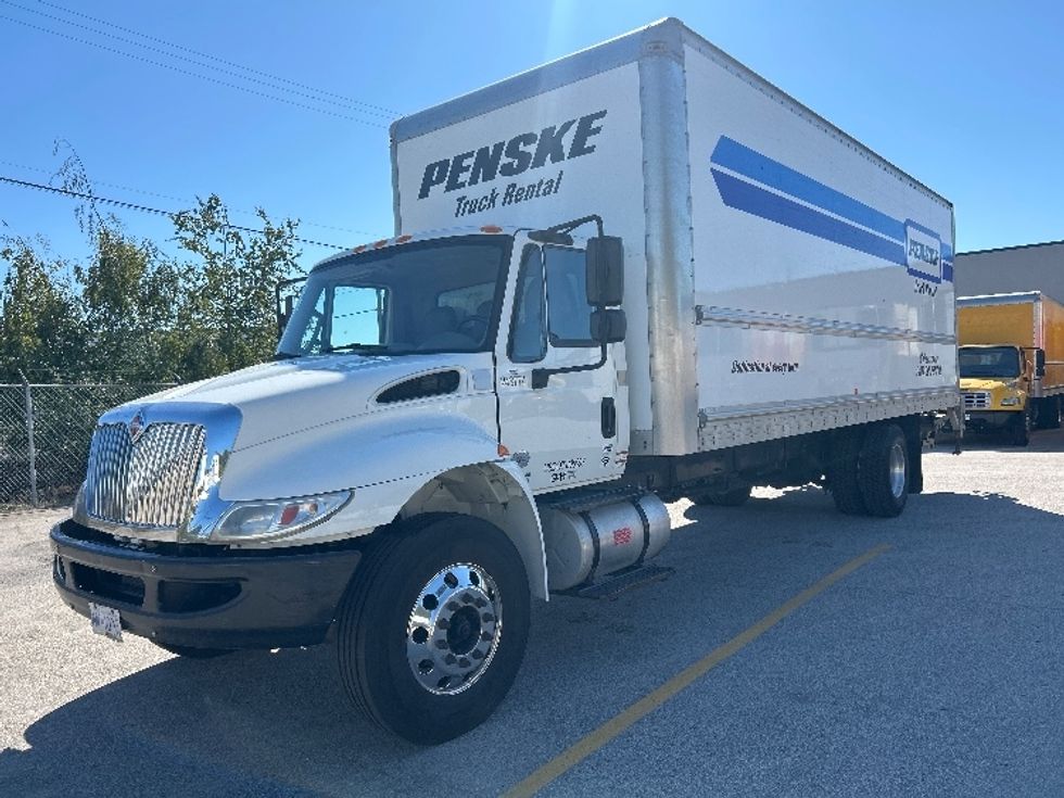 Medium Duty Box Truck-Light and Medium Duty Trucks-International-2019-4300-Burnaby-BC-226,304\n\t\tkm-$ 63,750 - Image 3