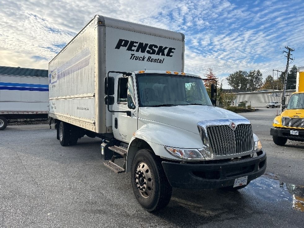 Medium Duty Box Truck-Light and Medium Duty Trucks-International-2019-4300-Burnaby-BC-226,983\n\t\tkm-$ 64,500 - Image 1