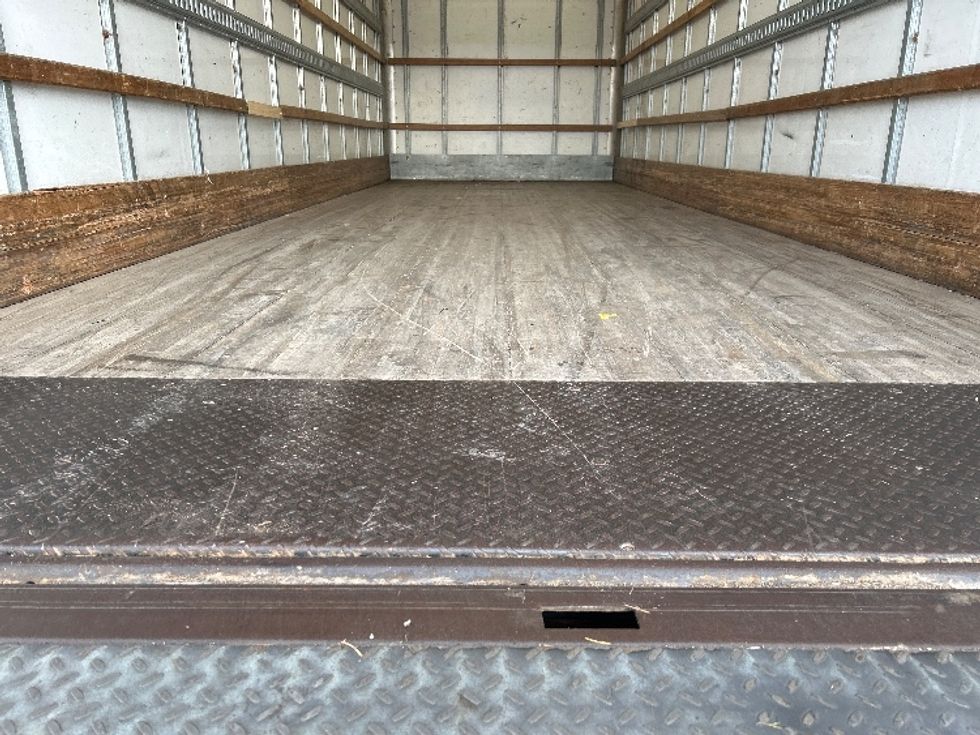 Medium Duty Box Truck-Light and Medium Duty Trucks-International-2019-4300-Burnaby-BC-226,983\n\t\tkm-$ 64,500 - Image 10