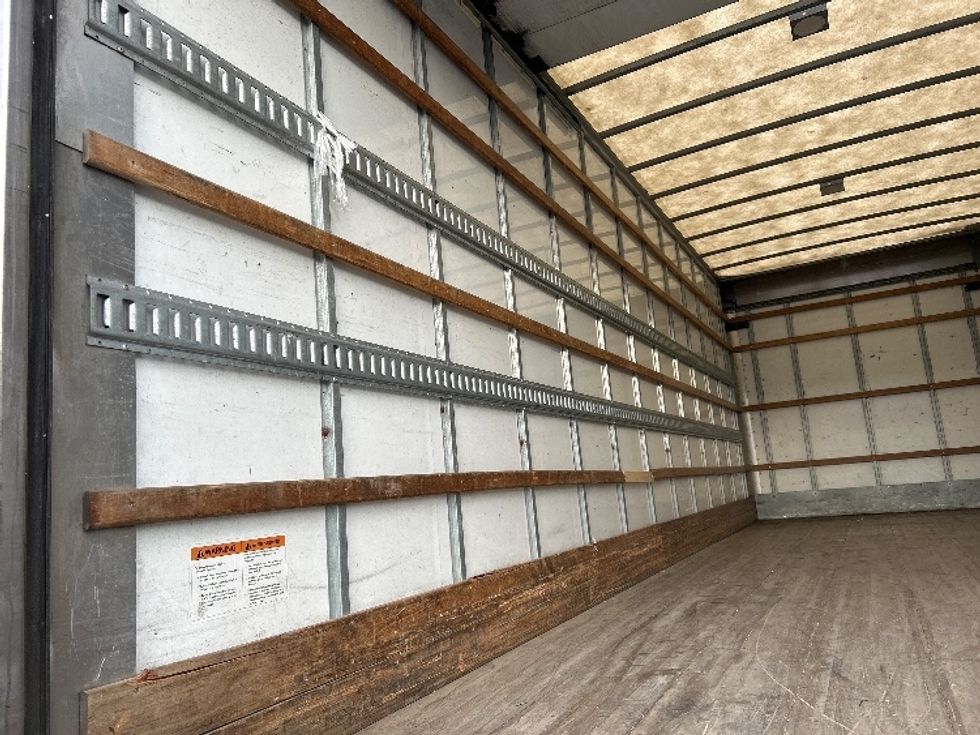 Medium Duty Box Truck-Light and Medium Duty Trucks-International-2019-4300-Burnaby-BC-226,983\n\t\tkm-$ 64,500 - Image 11