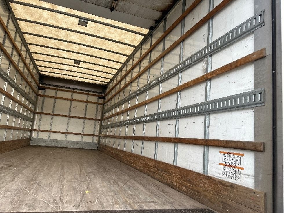 Medium Duty Box Truck-Light and Medium Duty Trucks-International-2019-4300-Burnaby-BC-226,983\n\t\tkm-$ 64,500 - Image 12