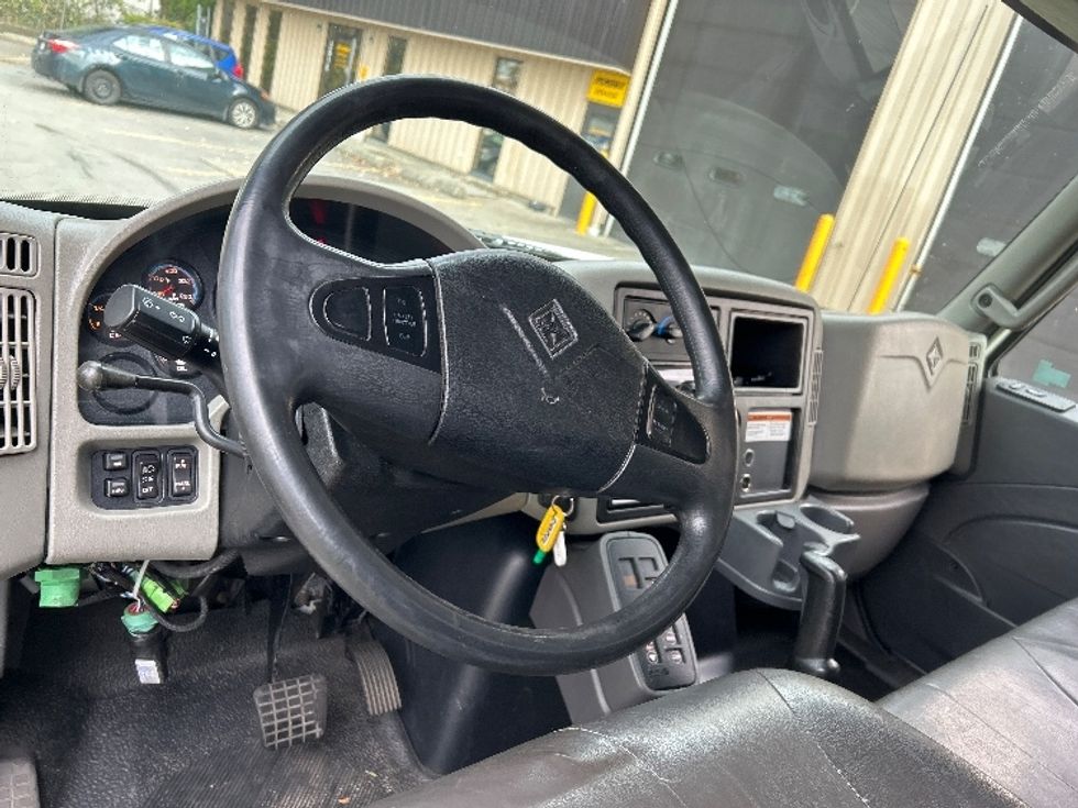 Medium Duty Box Truck-Light and Medium Duty Trucks-International-2019-4300-Burnaby-BC-226,983\n\t\tkm-$ 64,500 - Image 17