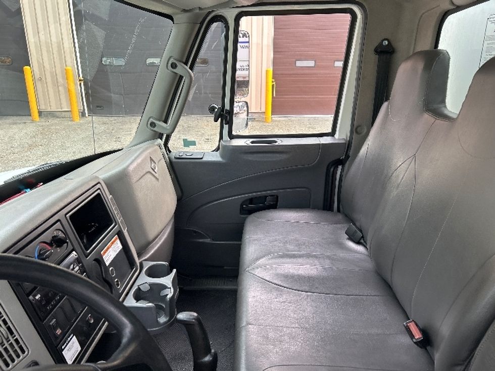 Medium Duty Box Truck-Light and Medium Duty Trucks-International-2019-4300-Burnaby-BC-226,983\n\t\tkm-$ 64,500 - Image 18