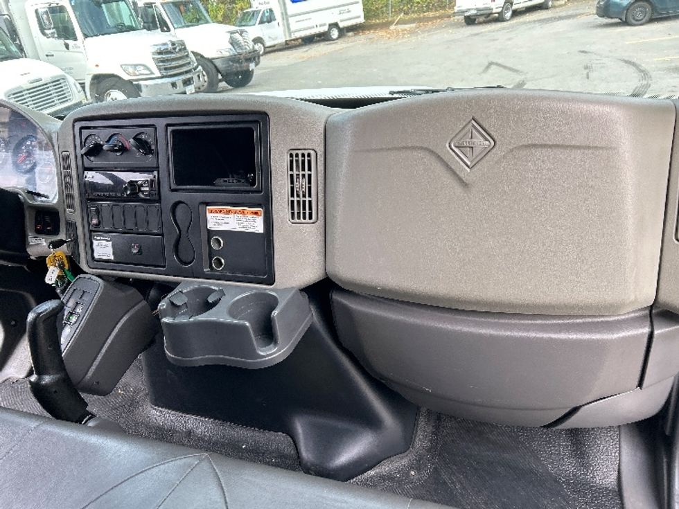 Medium Duty Box Truck-Light and Medium Duty Trucks-International-2019-4300-Burnaby-BC-226,983\n\t\tkm-$ 64,500 - Image 20
