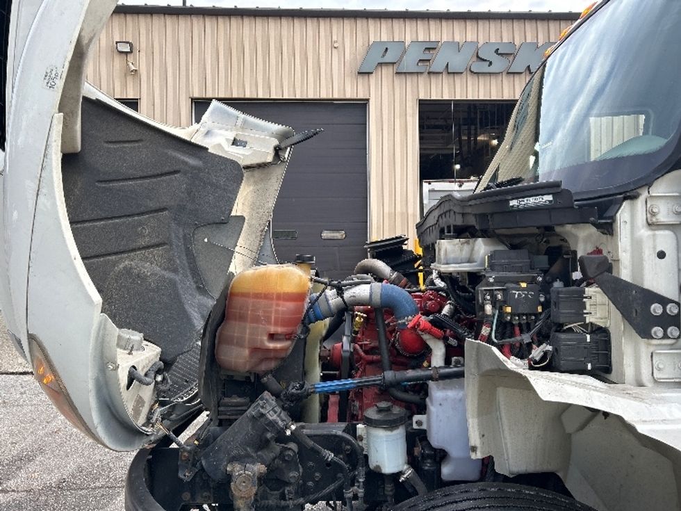 Medium Duty Box Truck-Light and Medium Duty Trucks-International-2019-4300-Burnaby-BC-226,983\n\t\tkm-$ 64,500 - Image 23