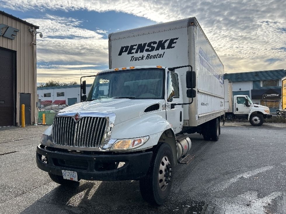 Medium Duty Box Truck-Light and Medium Duty Trucks-International-2019-4300-Burnaby-BC-226,983\n\t\tkm-$ 64,500 - Image 3