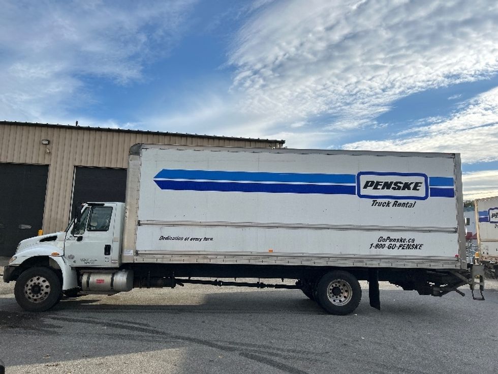 Medium Duty Box Truck-Light and Medium Duty Trucks-International-2019-4300-Burnaby-BC-226,983\n\t\tkm-$ 64,500 - Image 4