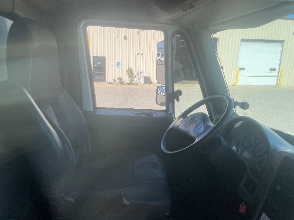 Medium Duty Box Truck-Light and Medium Duty Trucks-International-2019-4300-Cadillac-MI-241,794\n\t\tmiles-$ 25,250 - Image 22