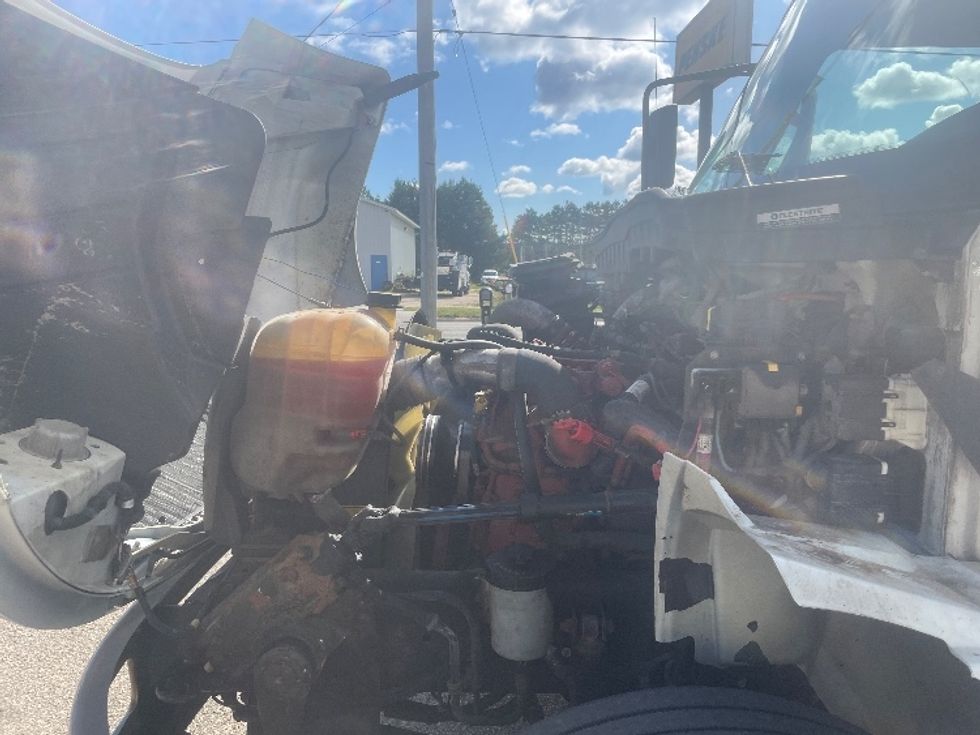 Medium Duty Box Truck-Light and Medium Duty Trucks-International-2019-4300-Cadillac-MI-241,794\n\t\tmiles-$ 25,250 - Image 24