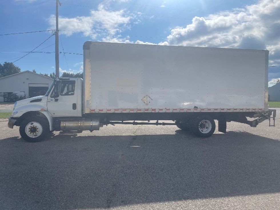 Medium Duty Box Truck-Light and Medium Duty Trucks-International-2019-4300-Cadillac-MI-241,794\n\t\tmiles-$ 25,250 - Image 4